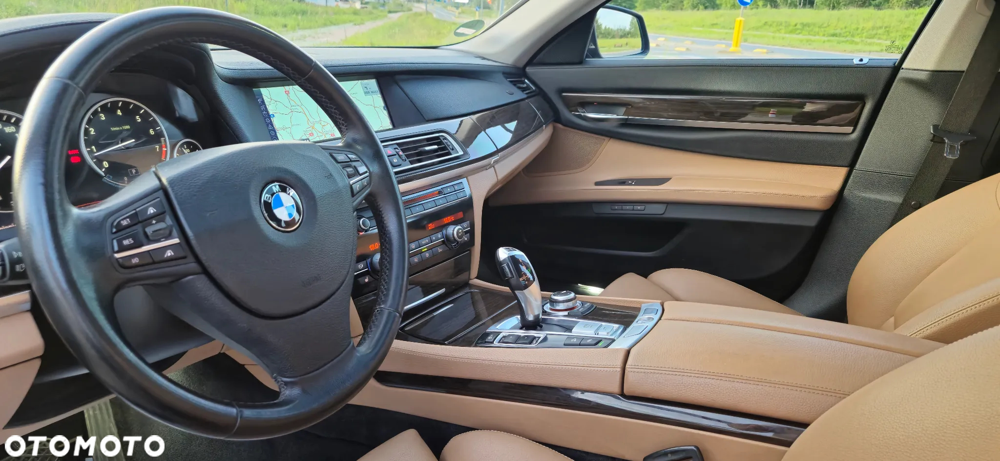BMW Seria 7 750i xDrive - 17