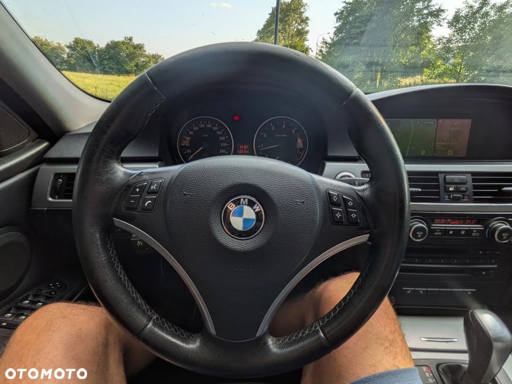 BMW Seria 3 325i - 23