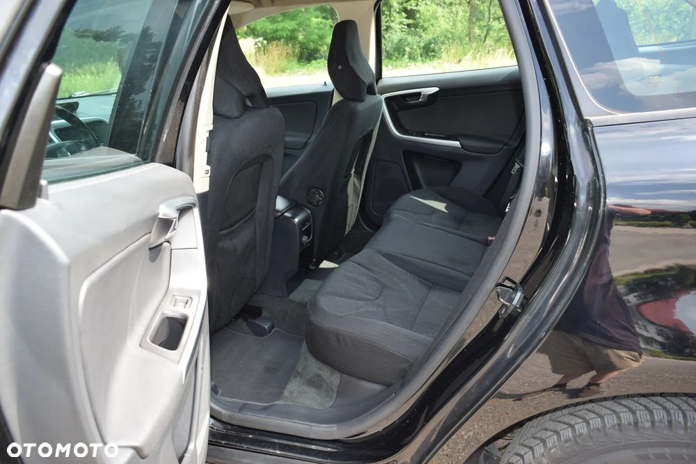 Volvo XC 60 2.4D Momentum - 9