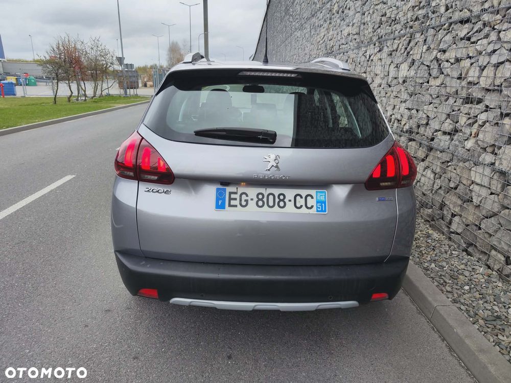 Peugeot 2008 1.2 Pure Tech Allure S&S - 13