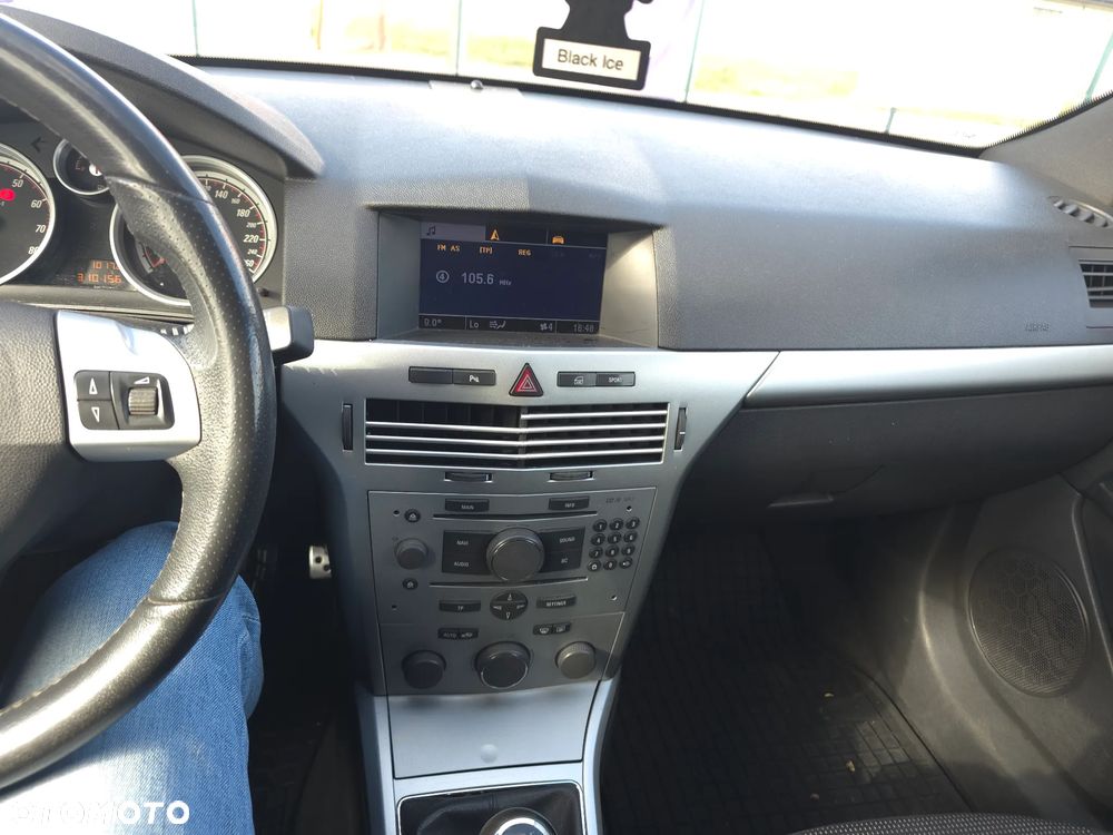 Opel Astra 1.6 T Sport - 24