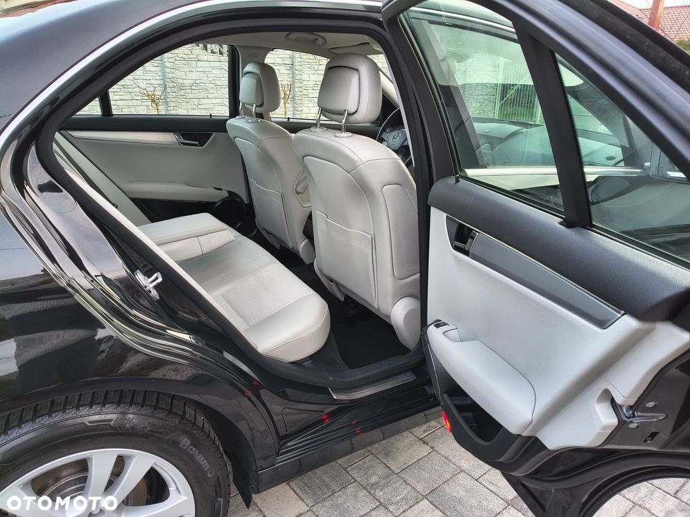 Mercedes-Benz Klasa C 180 Kompressor BlueEFFICIENCY Avantgarde - 13