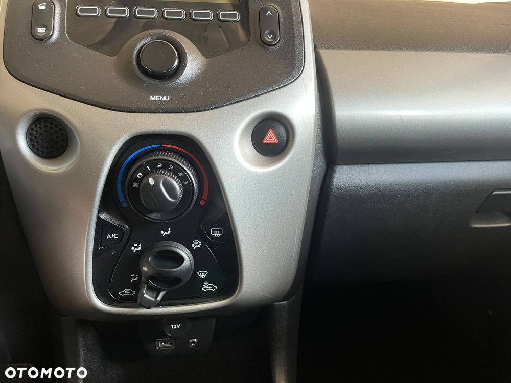 Toyota Aygo x-clusiv - 16