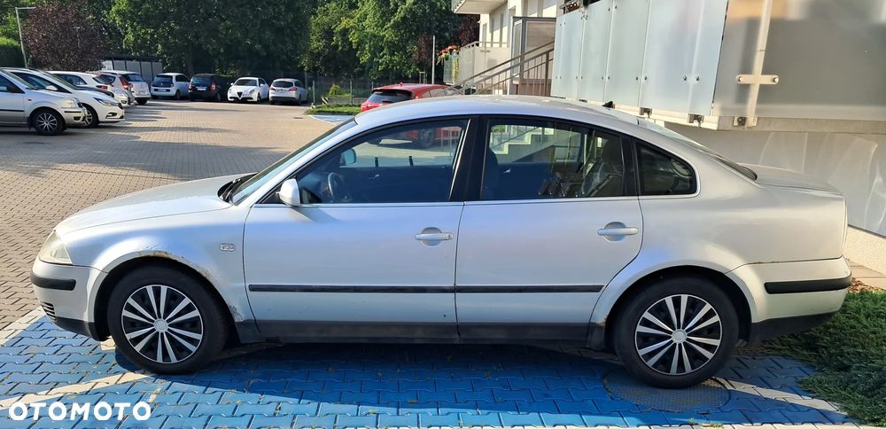 Volkswagen Passat 1.9 TDI Basis - 4