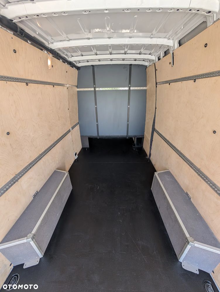 Mercedes-Benz Sprinter - 20