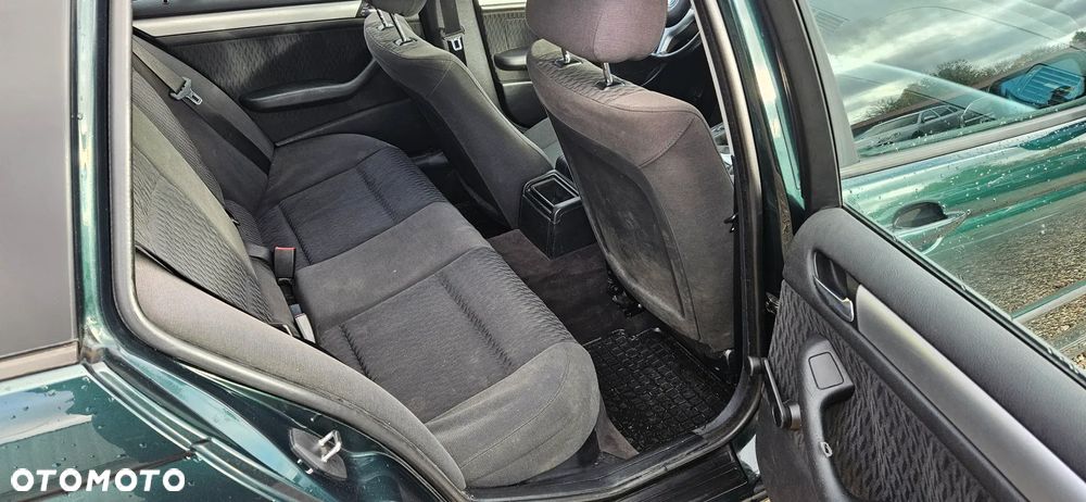 BMW Seria 3 318i - 9