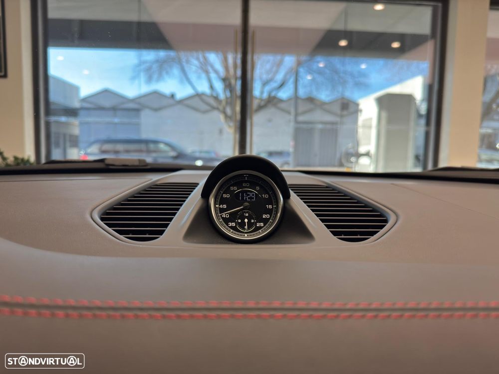 Porsche 911 (991) Carrera 4 GTS PDK - 47