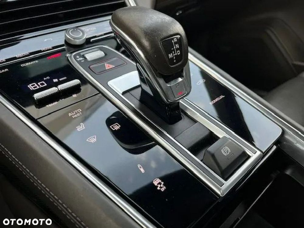 Porsche Panamera - 25
