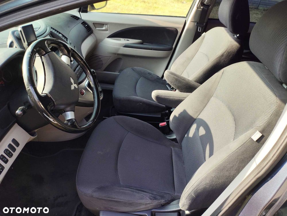 Mitsubishi Grandis - 6