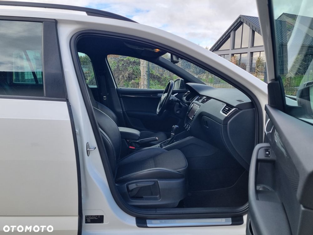 Skoda Octavia 2.0 TDI DSG RS - 25