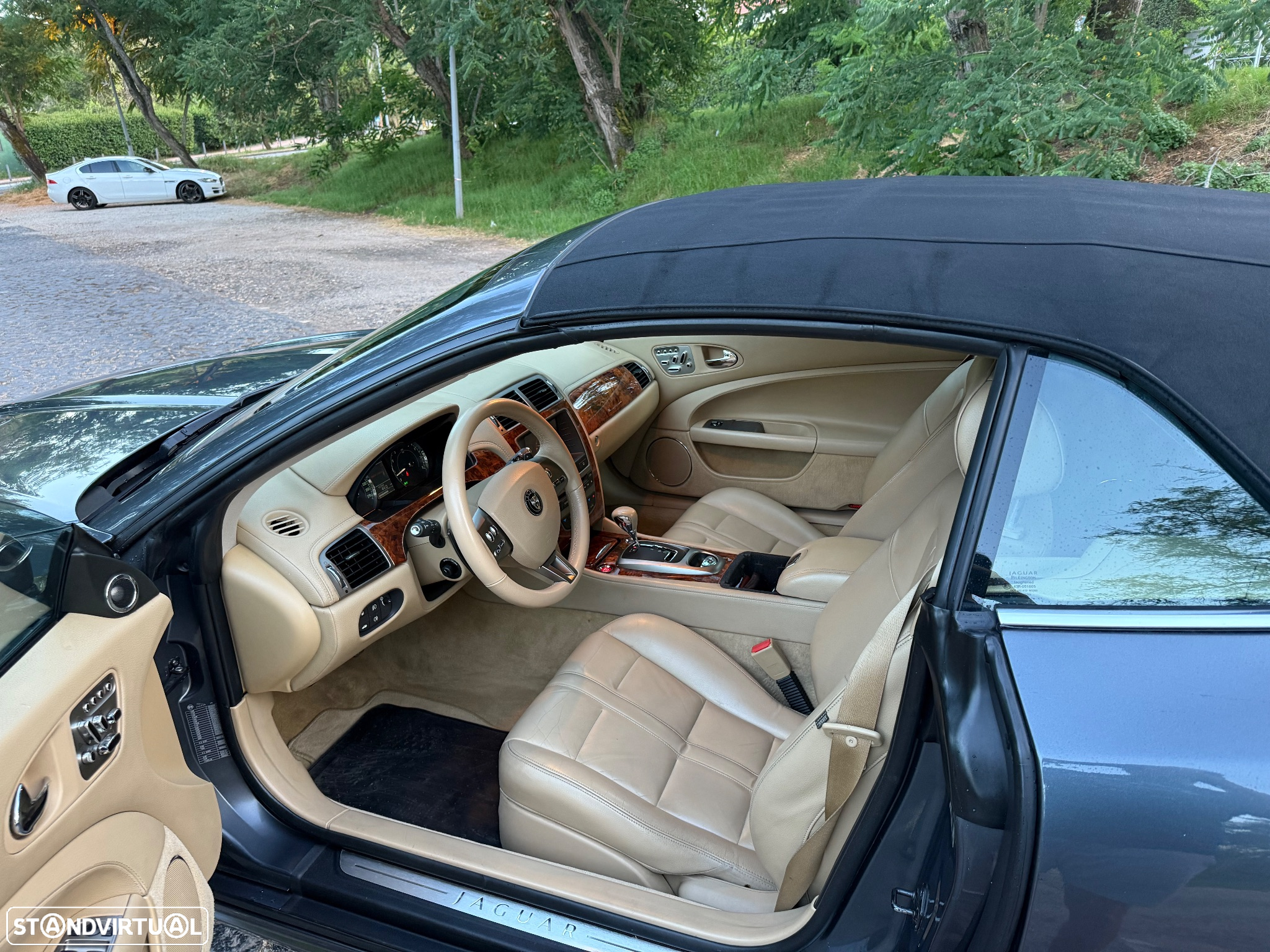 Jaguar XK 4.2 V8 Convertible - 13