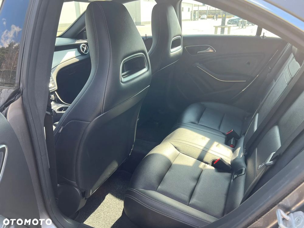 Mercedes-Benz CLA 250 7G-DCT - 11