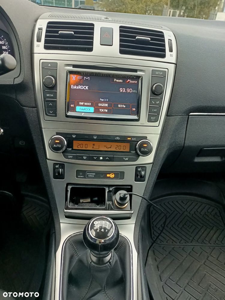 Toyota Avensis 1.8 Sol - 17