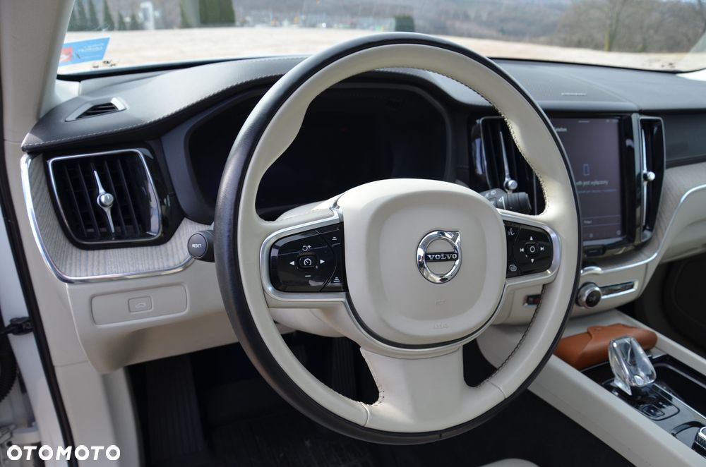 Volvo XC 60 B5 B AWD Ultimate Bright - 15