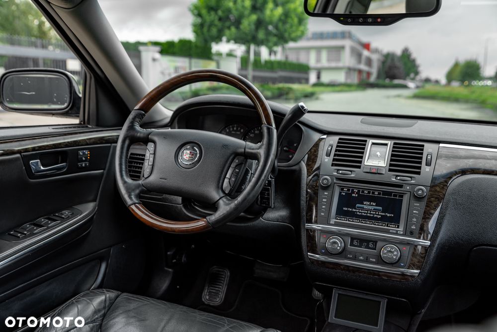 Cadillac DTS - 27