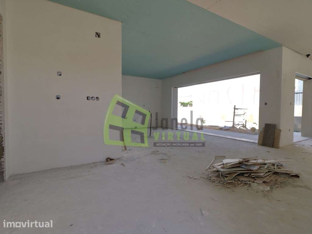 Moradia Isolada Térrea T3+1 em Construção | Fernão Ferro - Grande imagem: 5/30