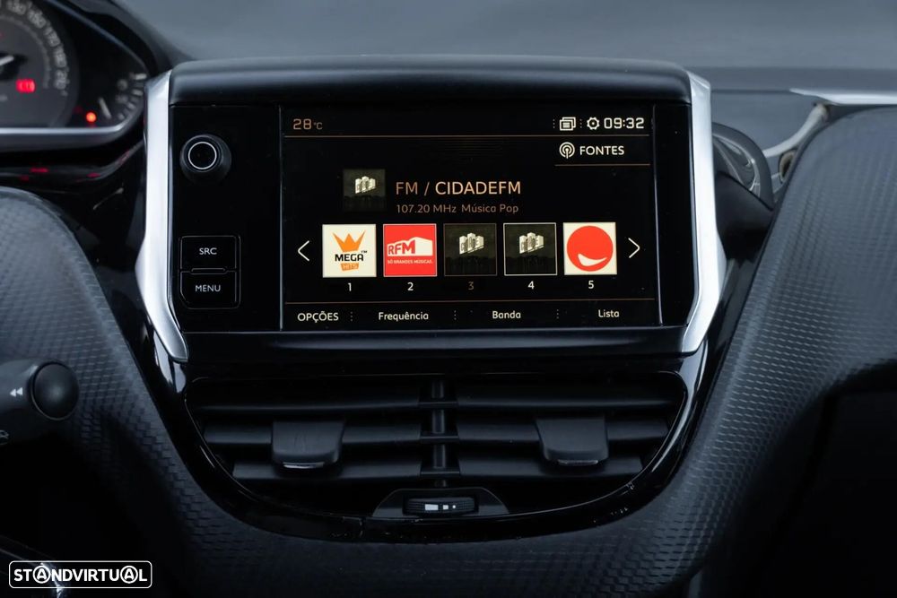 Peugeot 2008 1.2 PureTech Signature - 13