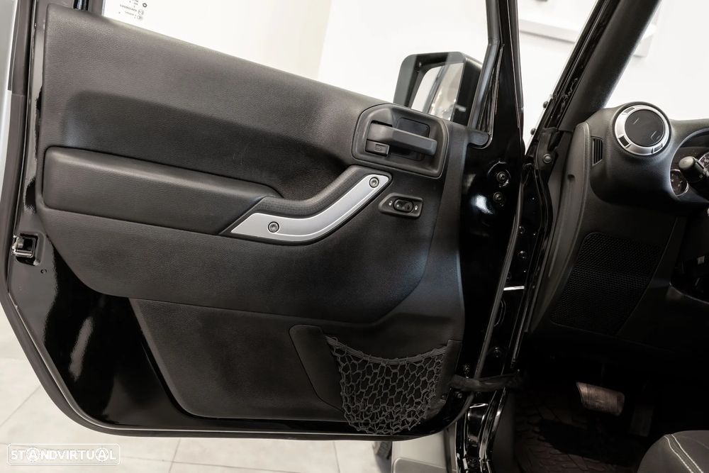 Jeep Wrangler Unlimited 2.8 CRD ATX Sahara Adventure Edition - 23