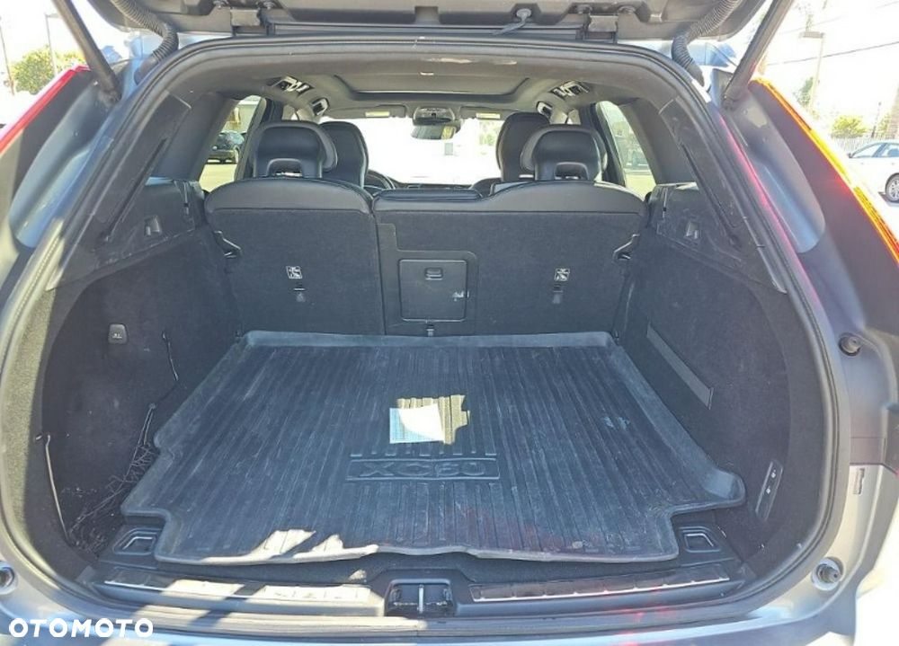 Volvo XC 60 T5 AWD R-Design - 11