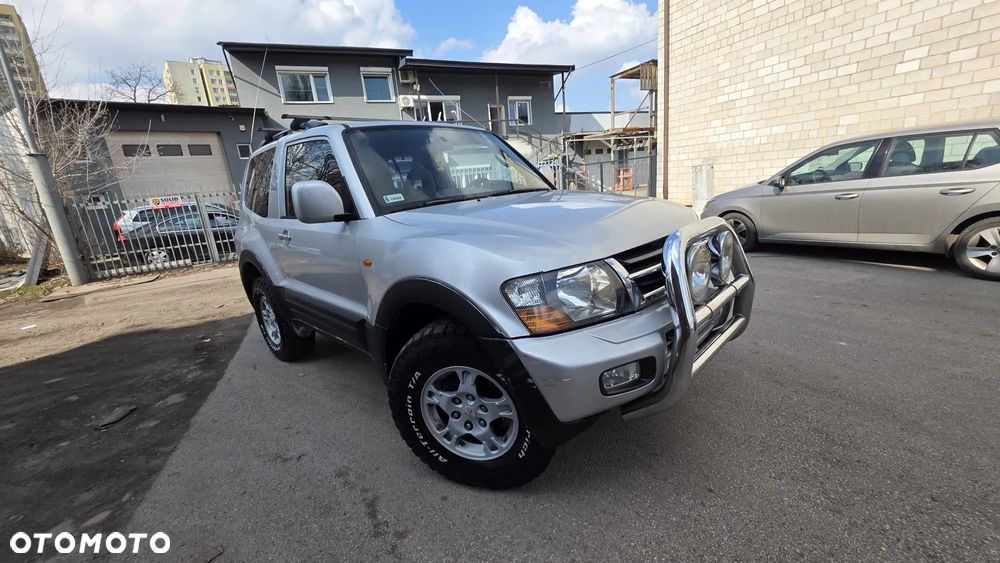 Mitsubishi Pajero - 22