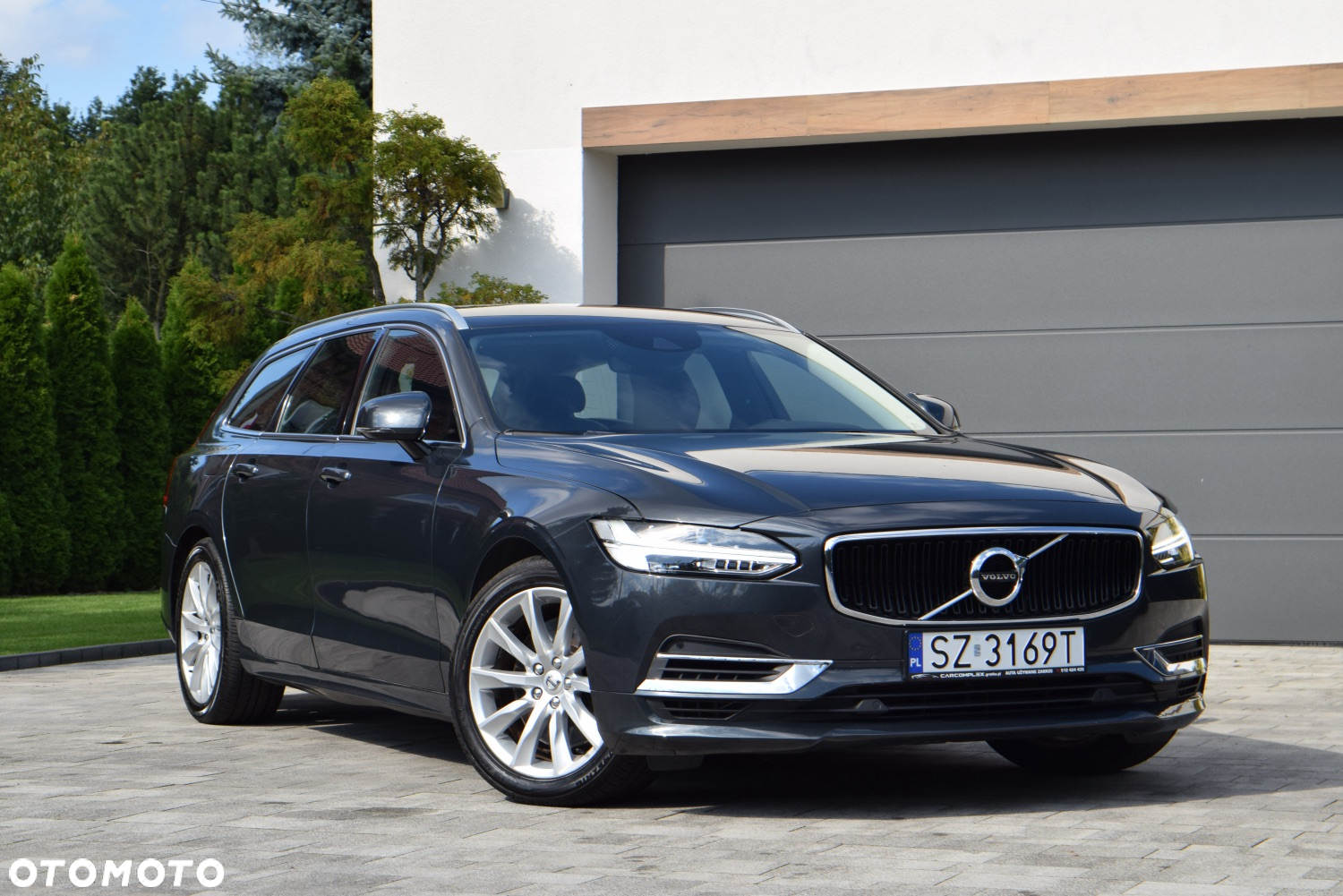 Volvo V90 T8 AWD Plug-In Hybrid Momentum Pro - 34