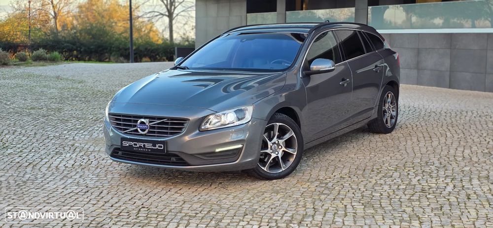 Volvo V60 2.0 D4 Momentum Geartronic - 1