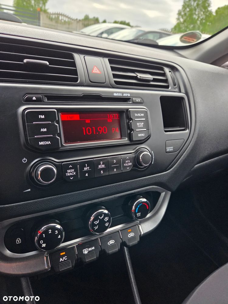 Kia Rio 1.4 Dream Team Edition - 35