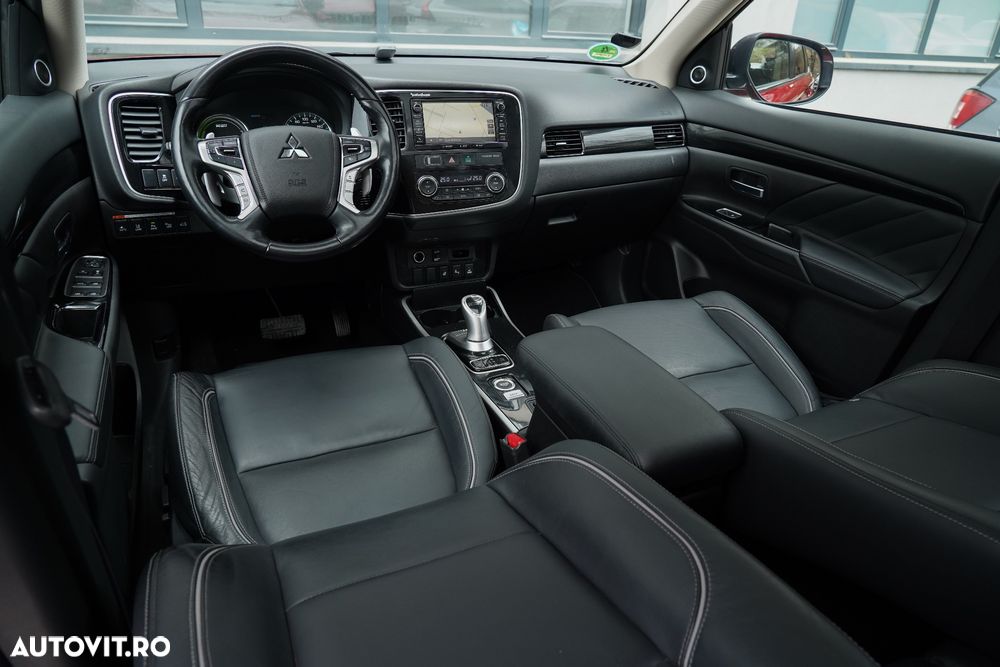 Mitsubishi Outlander 2.0 4WD Plus - 5