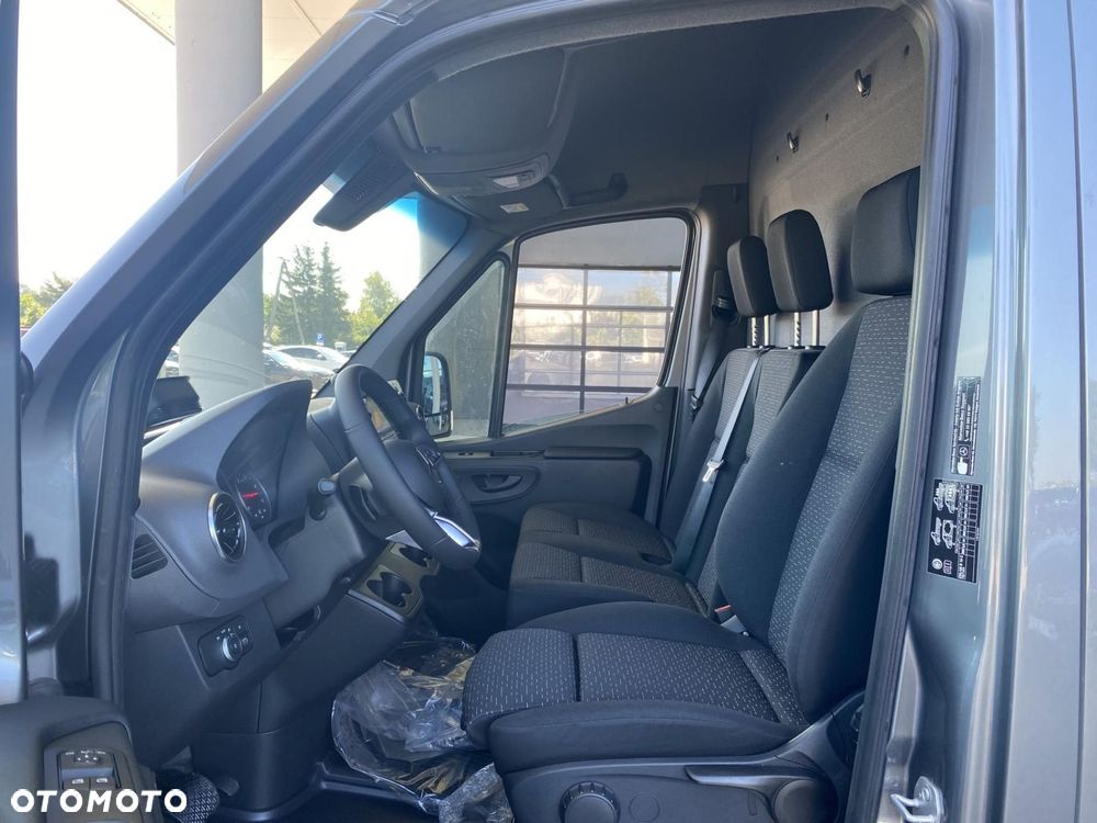 Mercedes-Benz Sprinter - 12