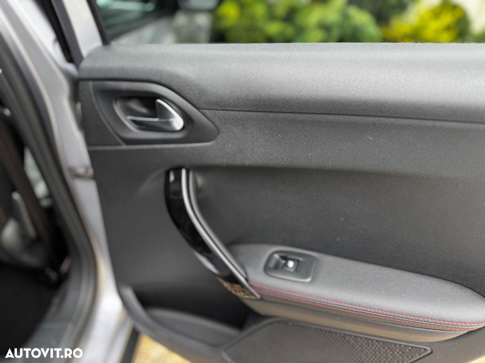 Peugeot 2008 1.2 PureTech Turbo S&S GT-Line - 26