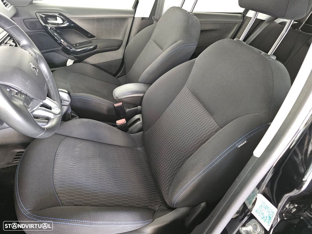 Peugeot 208 - 10