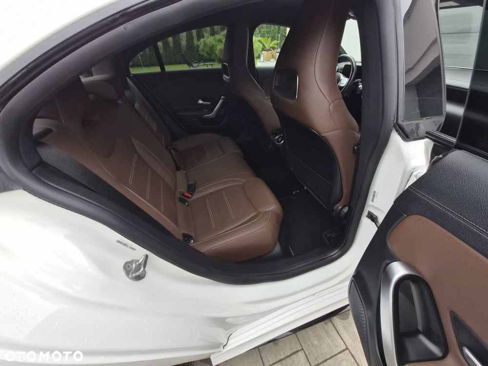 Mercedes-Benz CLA 250 7G-DCT AMG Line - 22
