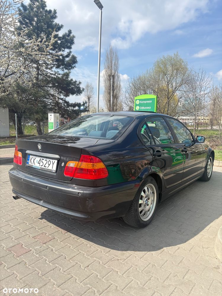 BMW Seria 3 318i - 4