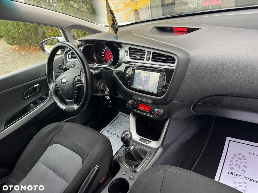 Kia Ceed 1.6 GDI SW ISG UEFA EURO 2016 - 14
