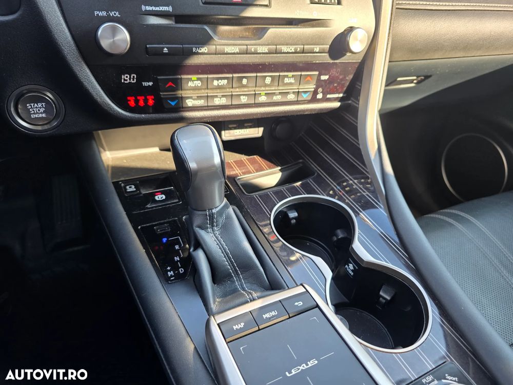 Lexus Seria RX - 8