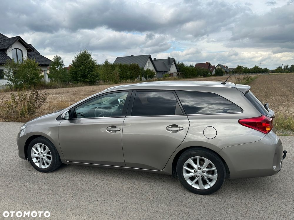 Toyota Auris 1.6 Premium - 5