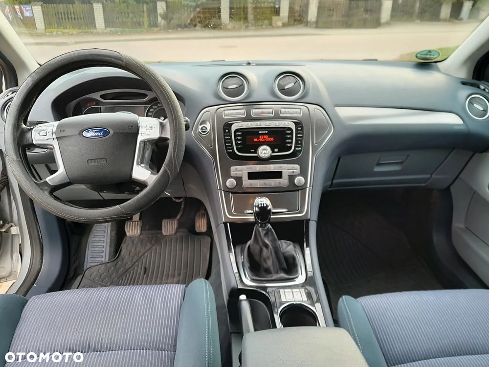 Ford Mondeo 2.0 Ghia - 17
