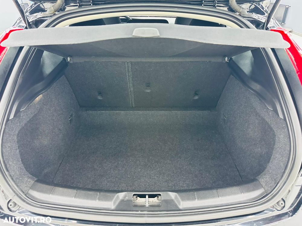 Volvo V40 D2 Kinetic - 17