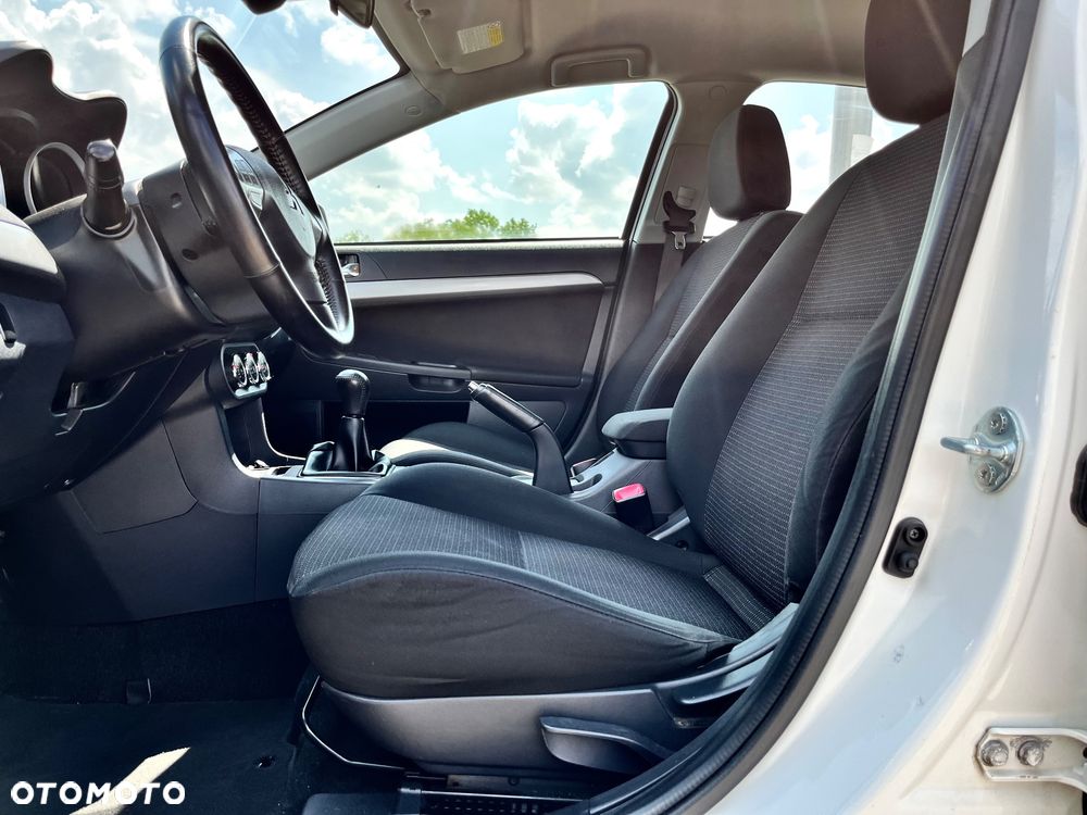 Mitsubishi Lancer 1.5 Invite - 14