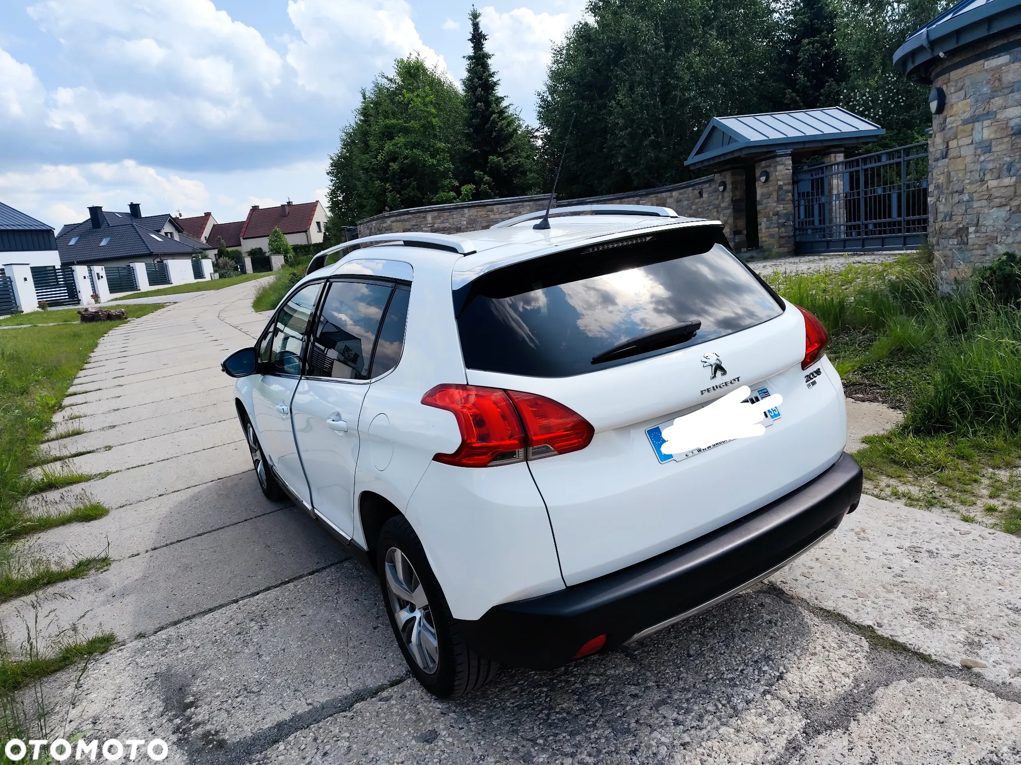 Peugeot 2008 1.6 e-HDi Allure S&S - 20