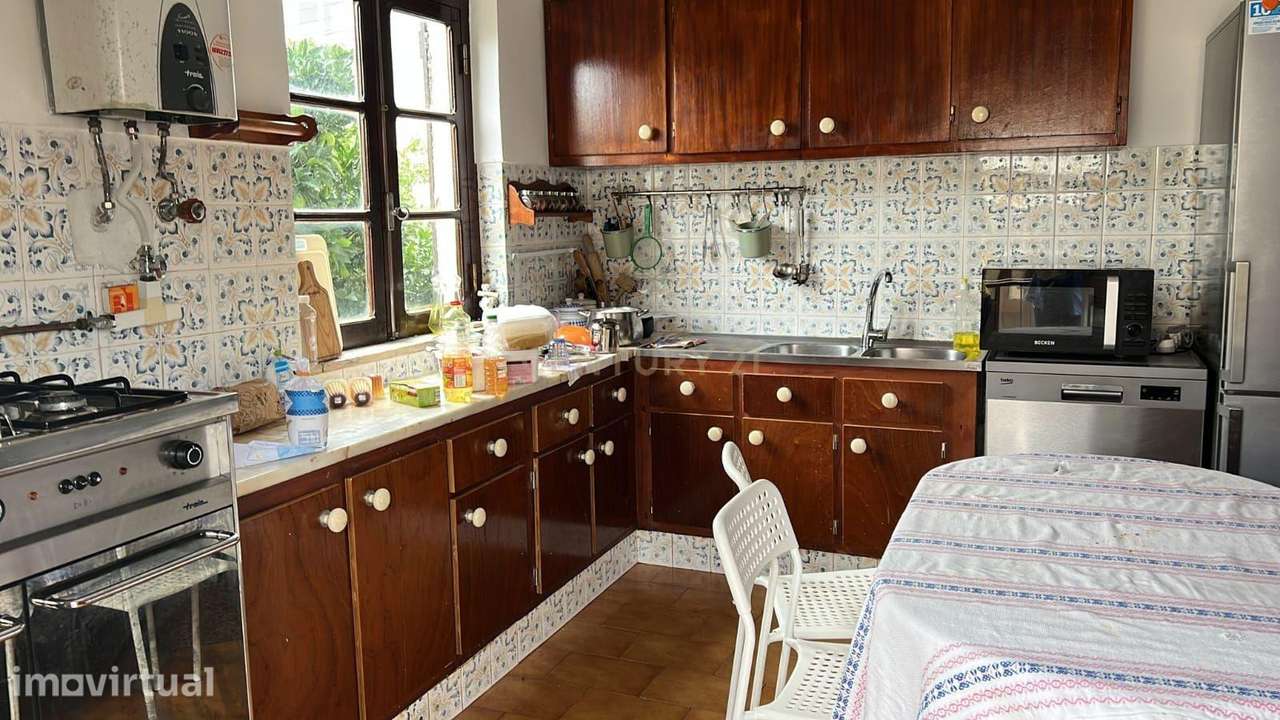 Moradia Bifamiliar com garagens box no Centro de Loures - Grande imagem: 2/25