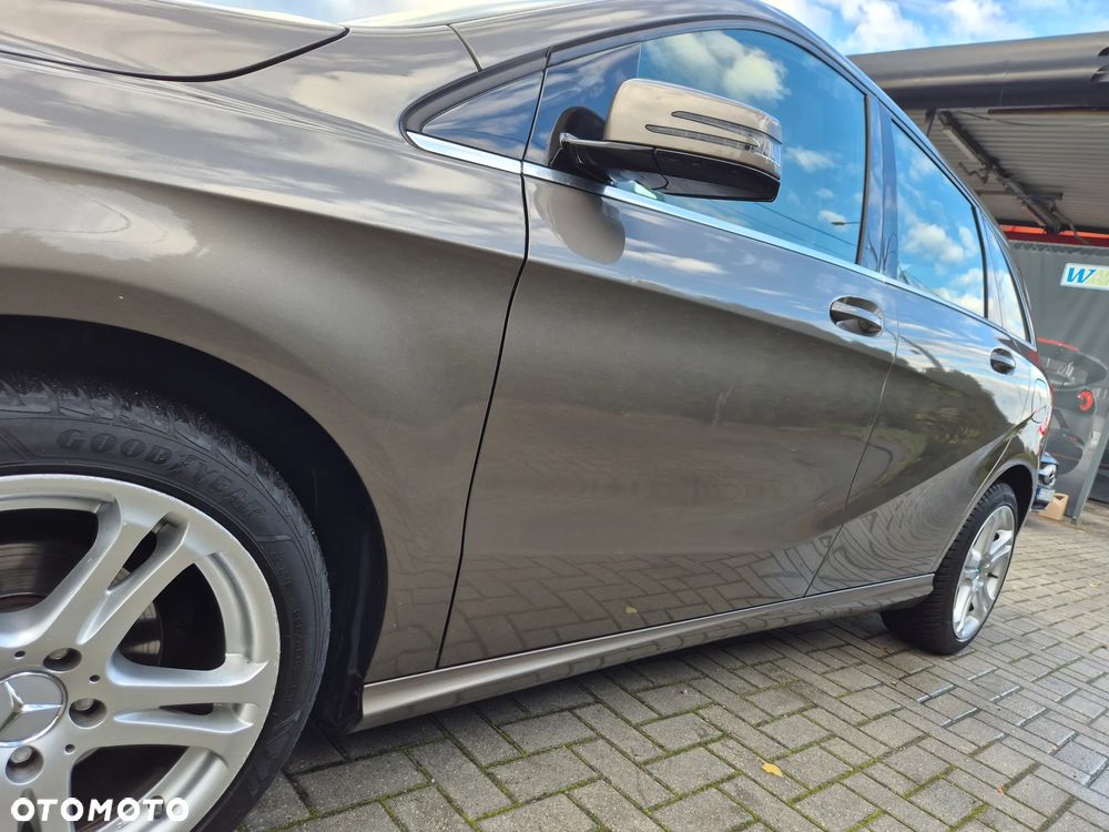 Mercedes-Benz Klasa B 180 7G-DCT UrbanStyle Edition - 20
