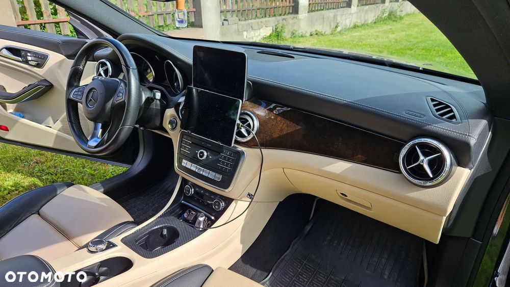 Mercedes-Benz CLA 250 7G-DCT AMG Line - 32