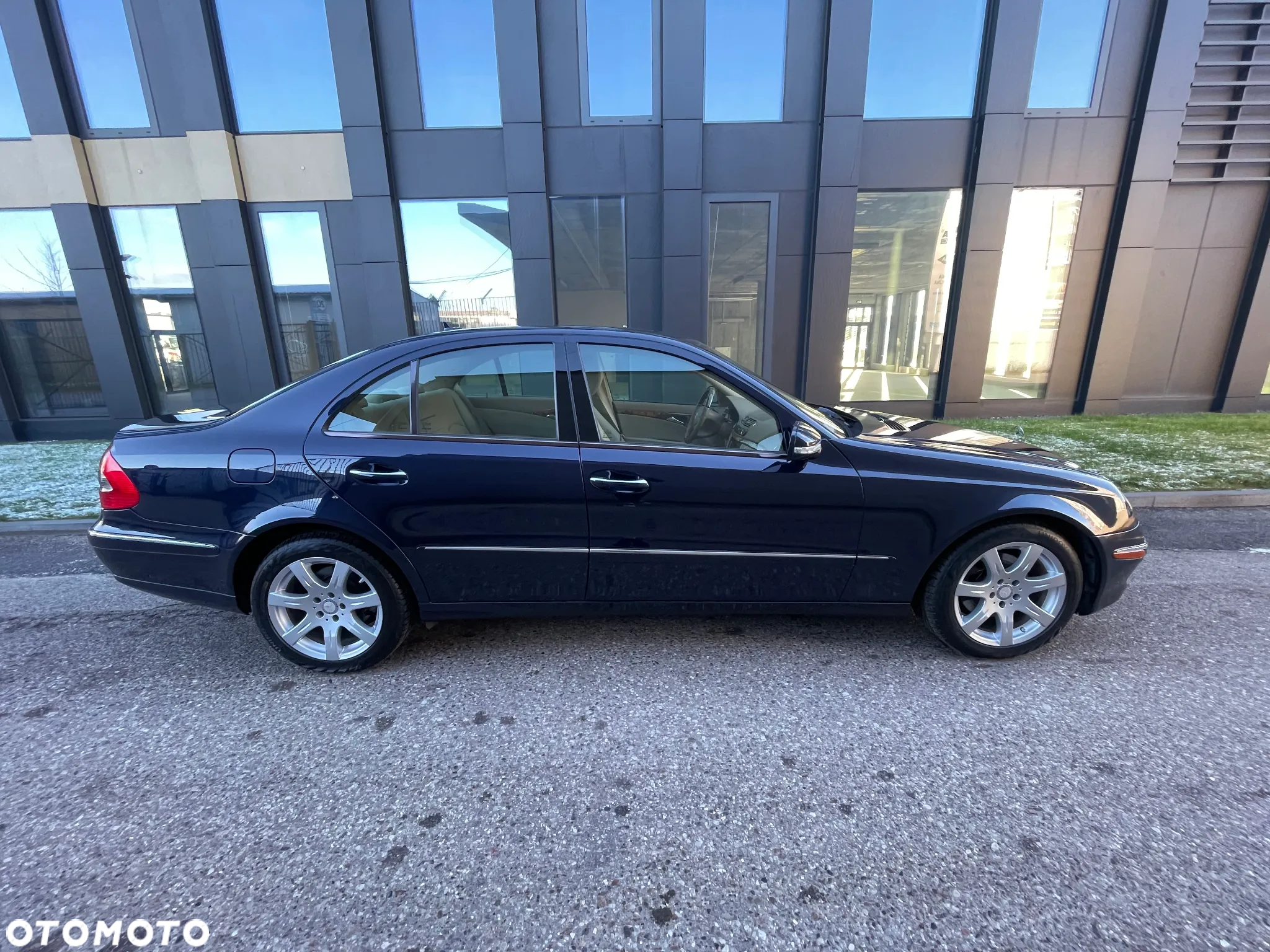 Mercedes-Benz Klasa E 350 4-Matic - 11