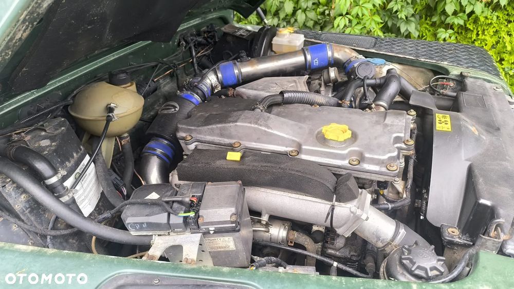 Land Rover Defender 90 Style - 16