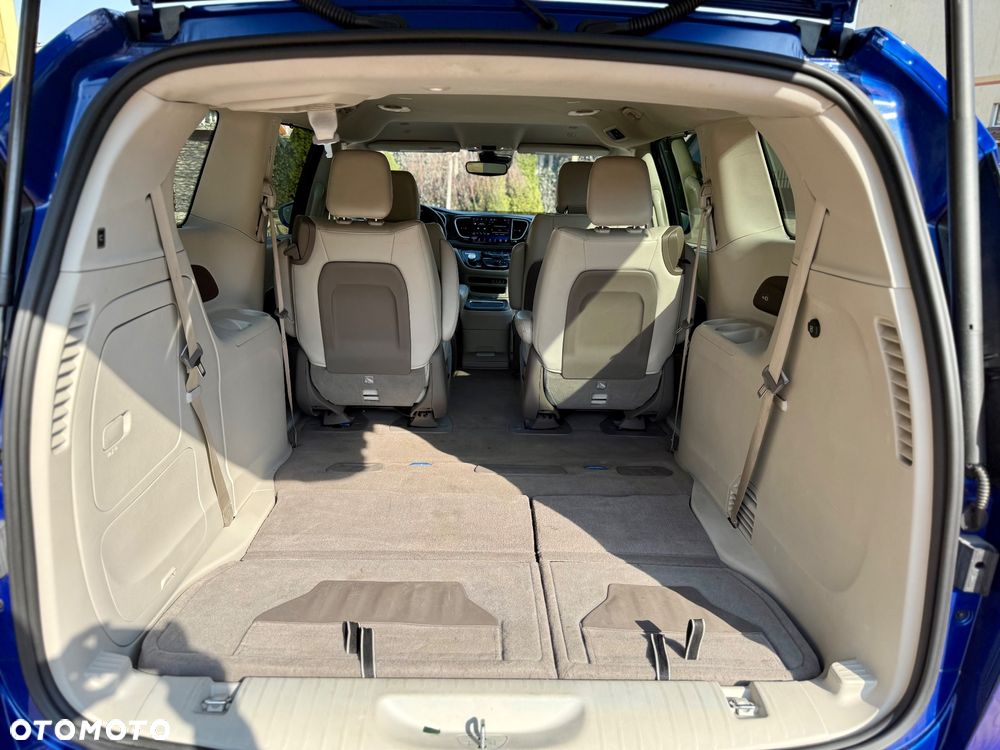 Chrysler Pacifica - 12