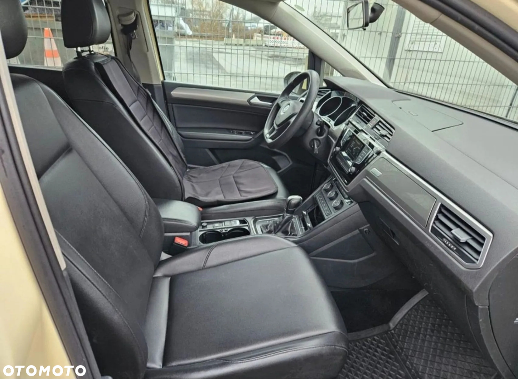 Volkswagen Touran 2.0 TDI SCR DSG Comfortline - 6