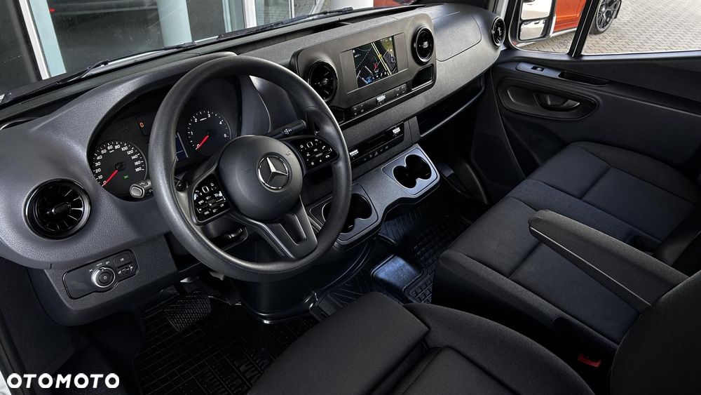 Mercedes-Benz Sprinter - 11
