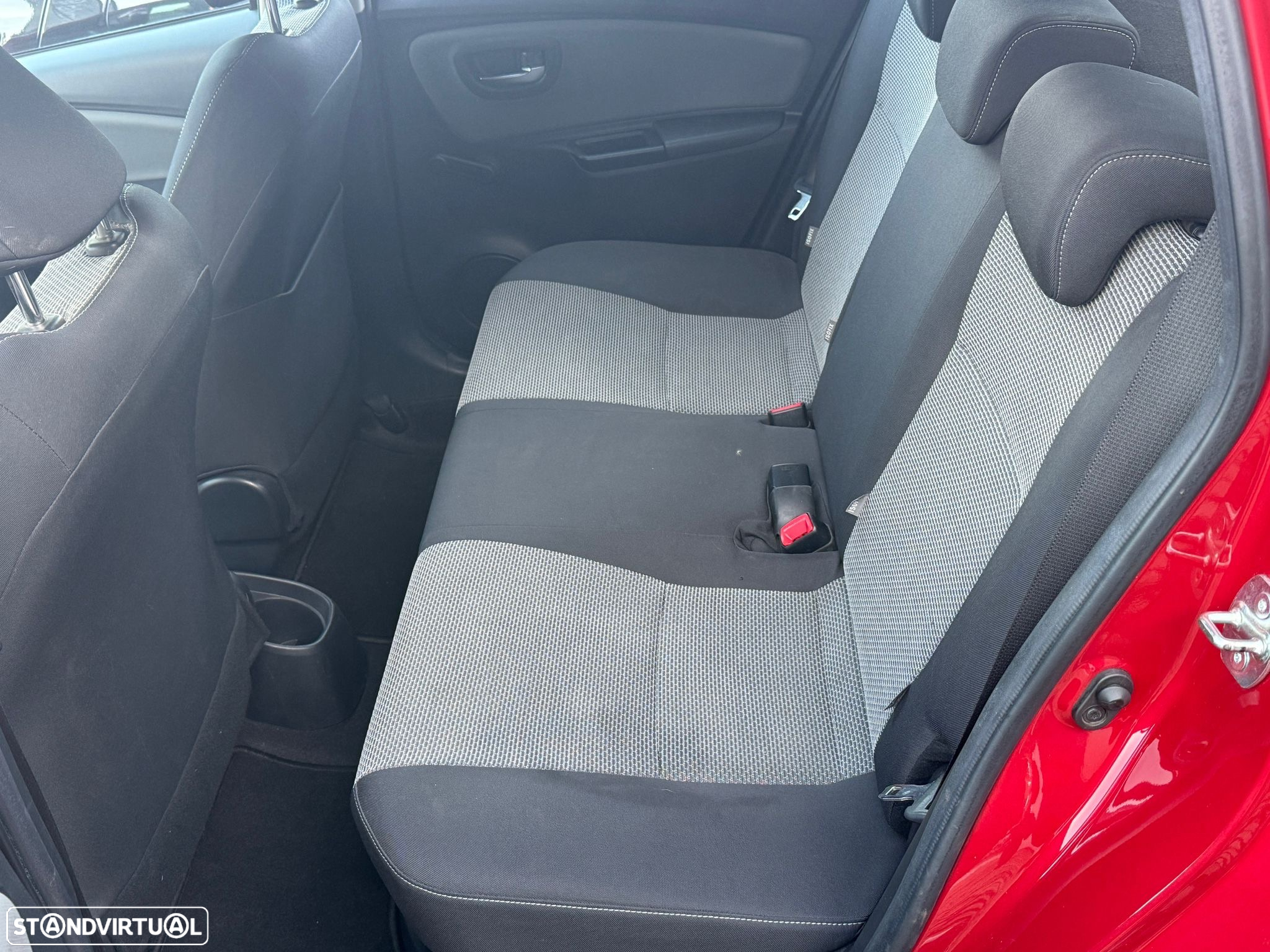 Toyota Yaris 1.5 HSD S.+P.Te.+P.Lu.+TSS - 10