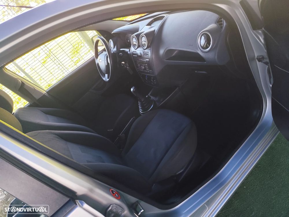 Ford Fiesta 1.25 Trend - 31